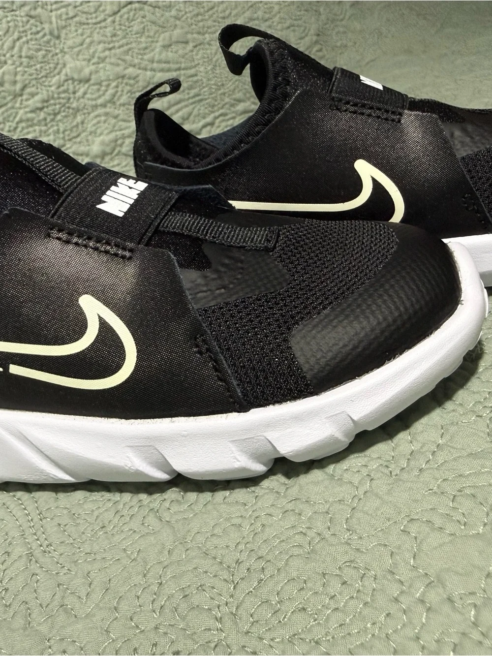 Nike Flex Runner 2 Size 10c Black and White